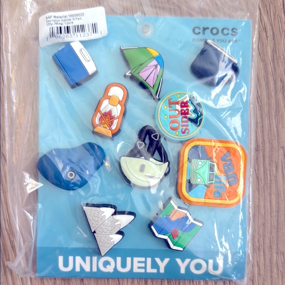 ❣️4 for $15❣️ CROCS Jibbitz Adventure Charm Set - Blue, Green, Orange